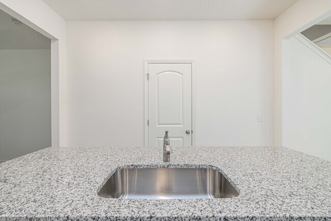 Building Photo - Cover front porch, two bedroom 2 1/2 bath townhome