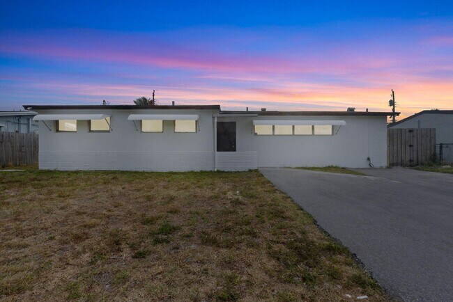 Building Photo - 5720 Parke Ave