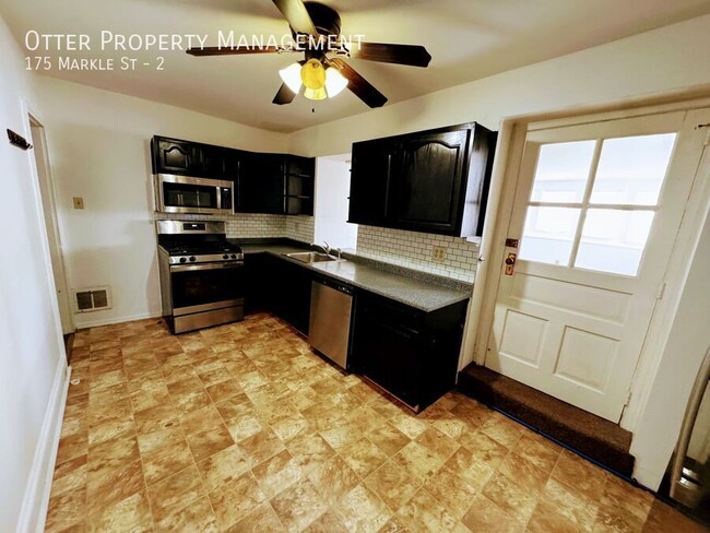 Building Photo - 3BR/2BA Spacious Manayunk Apt with Washer/...