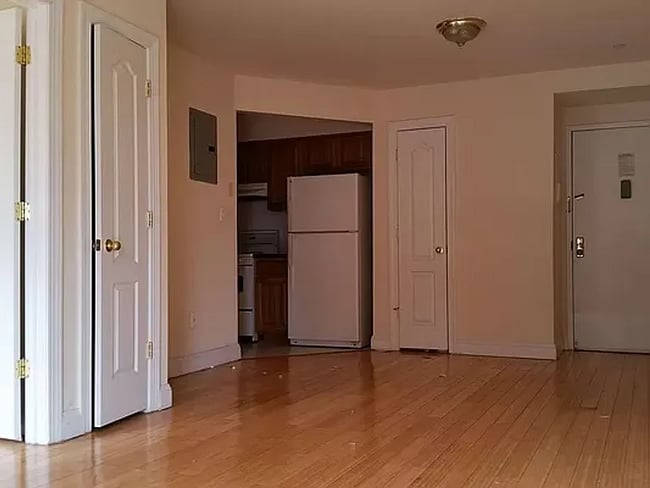 Building Photo - 141-35 Pershing Crescent