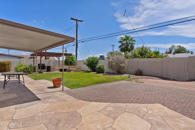 Building Photo - 449 E Continental Dr