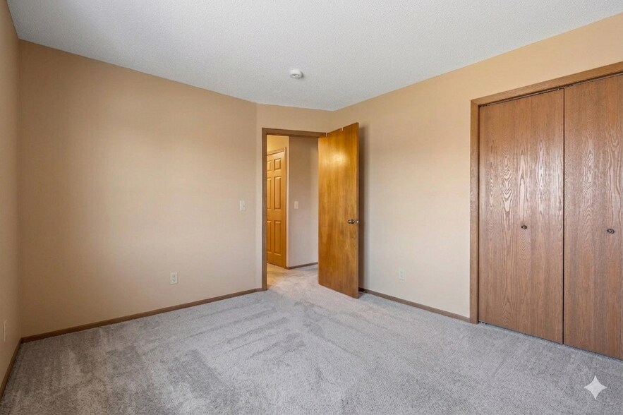 Building Photo - 3321 Berwood Ct W