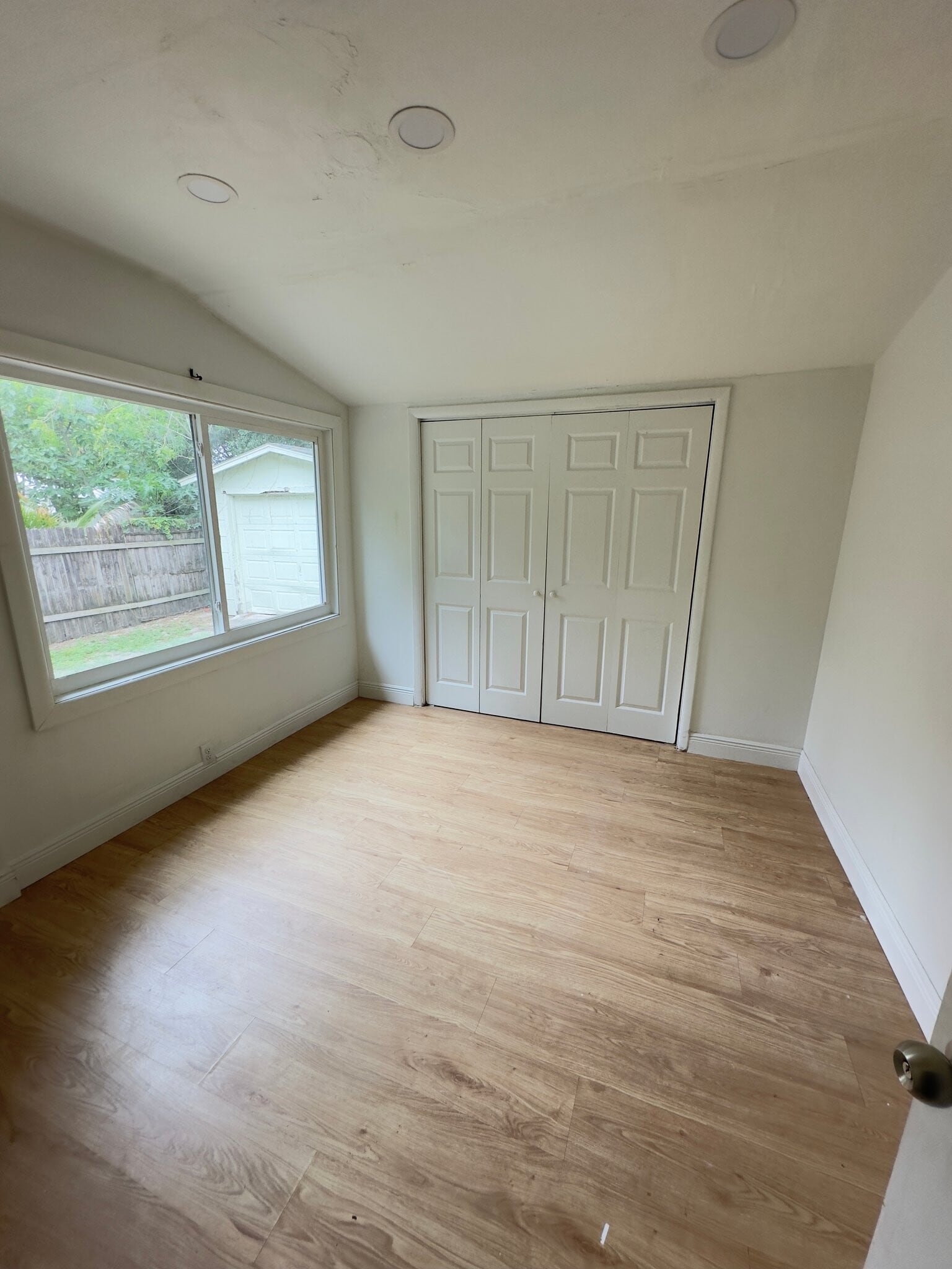 Building Photo - 176 E Yeomans Ave