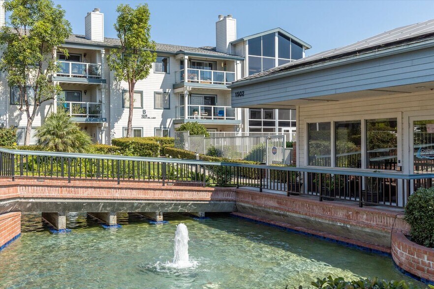 Building Photo - 1682 Circa Del Lago