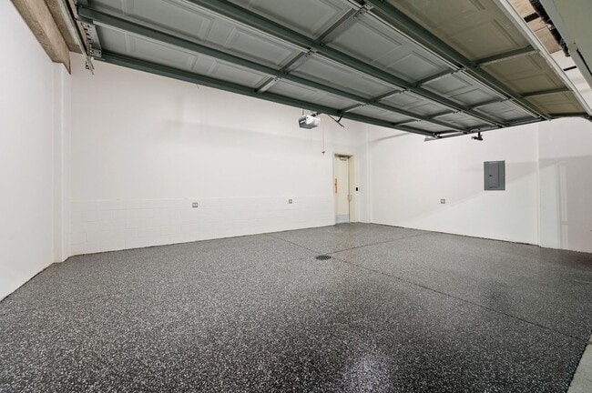 Building Photo - 2800 Lakeside Pkwy