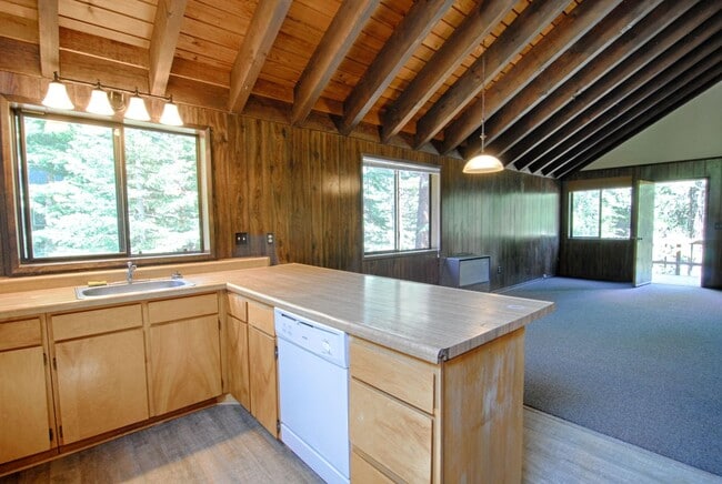 Building Photo - LONG-TERM RENTAL: Upper Floor Unit in Duplex with Washer/Dryer & Wood Stove!
