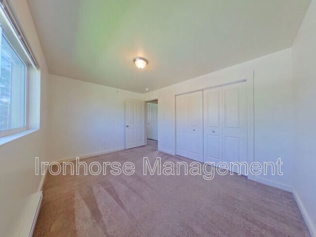 Building Photo - 807 W Villard St