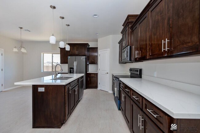 Building Photo - 10688 E 45th St