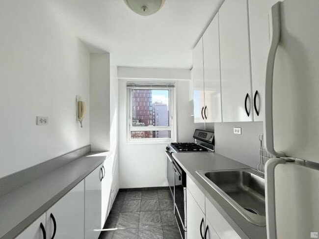 Building Photo - 1 bedroom in Brooklyn NY 11201
