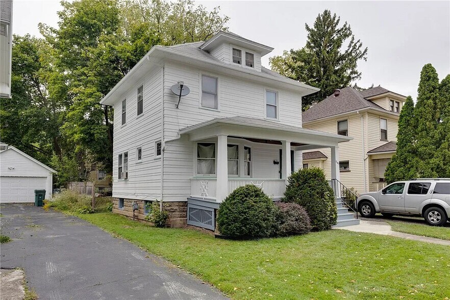 Building Photo - 282 Roxborough Rd