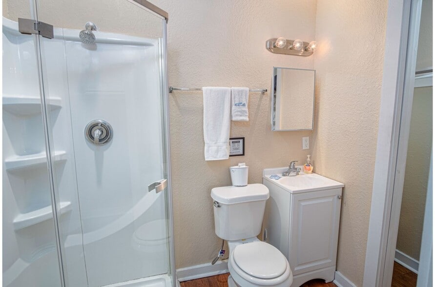 Building Photo - Douglas