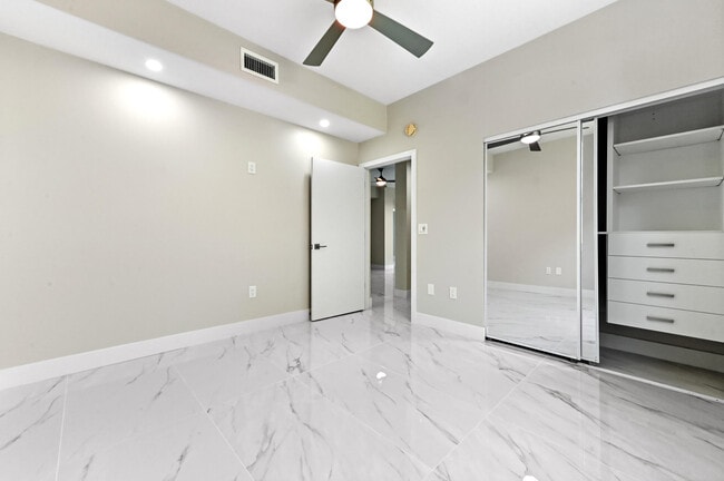 Building Photo - 12510 Crystal Pointe Dr