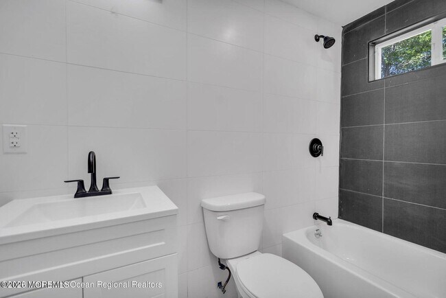 Building Photo - 1016 Woodlane Rd