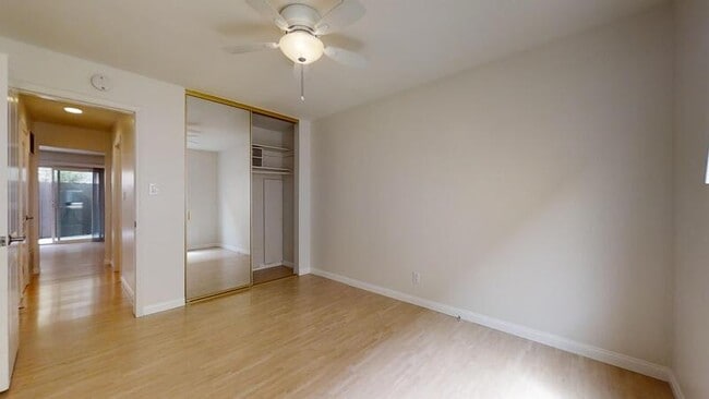 Building Photo - 503 Avenue G - C