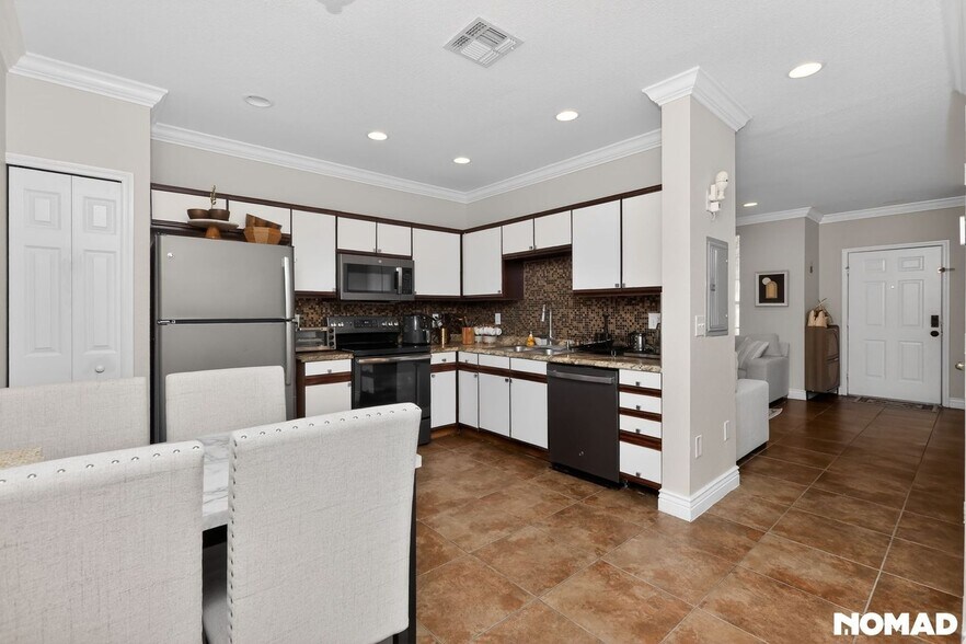 Building Photo - 1417 Lyonshire Dr