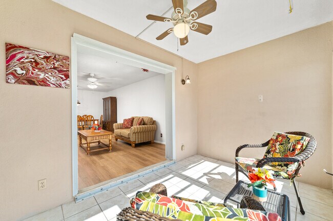 Building Photo - 230 NE 26th Ave