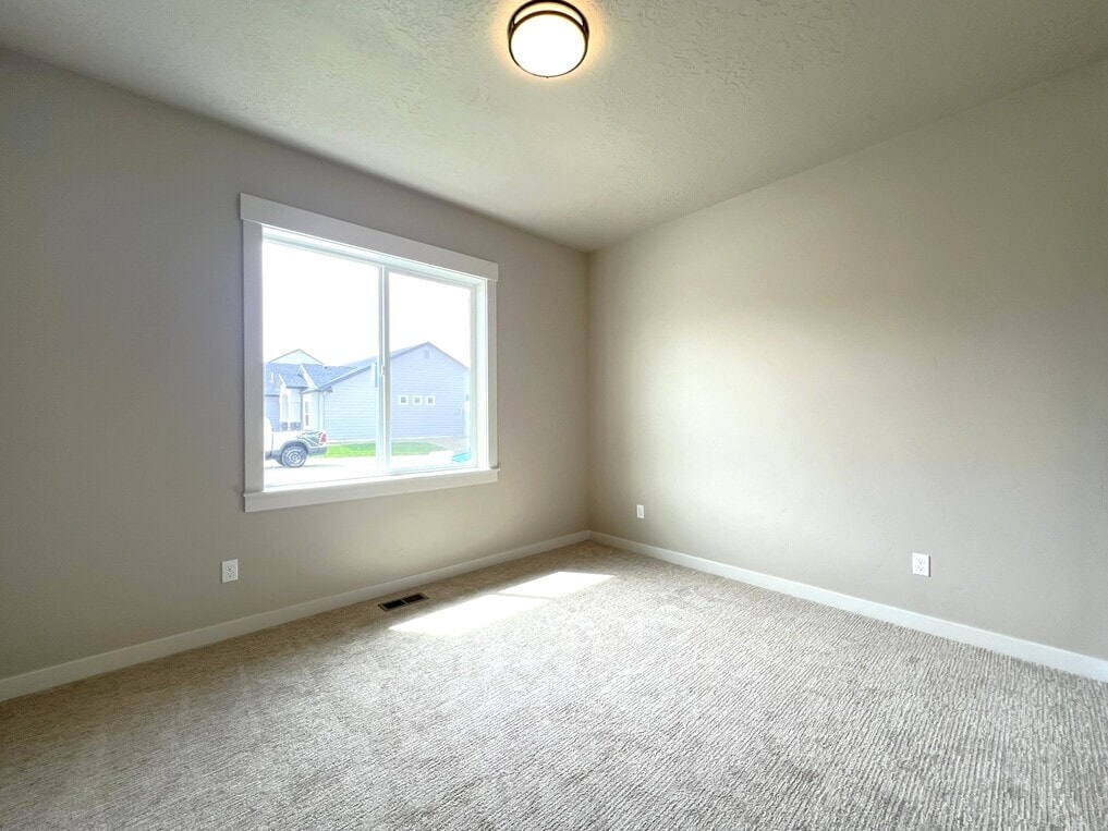 Building Photo - 2300 S Hurd Ave
