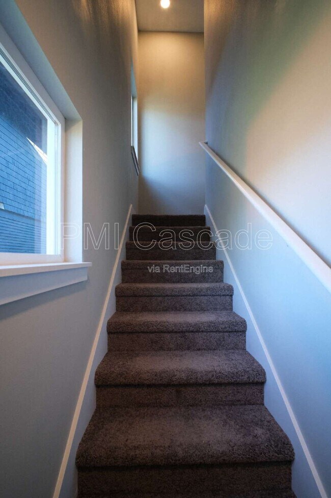 Building Photo - 933 S Sprague Ave