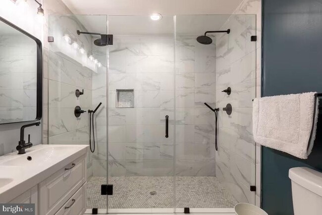 Building Photo - 2532 Annin St