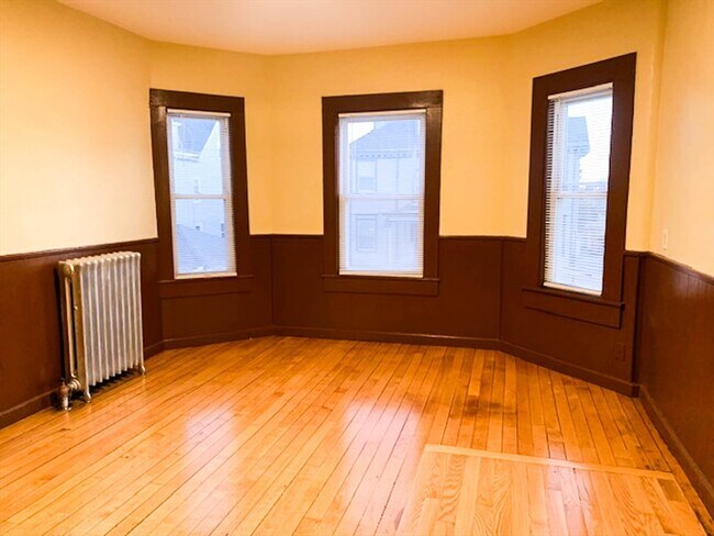 Building Photo - 436 Warren Ave