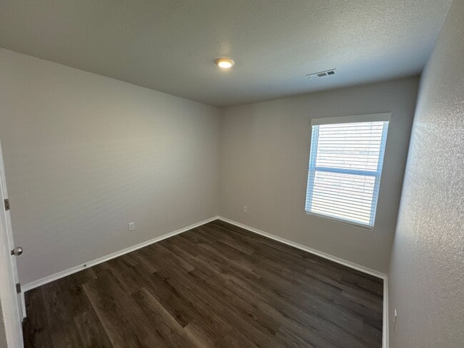 Building Photo - *Pre-leasing* Three Bedroom | Two Bath Hom...