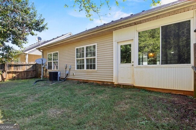 Building Photo - 935 City Park Dr