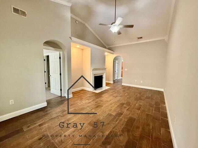 Building Photo - 2 bed, 2 bath townhome in Hoover