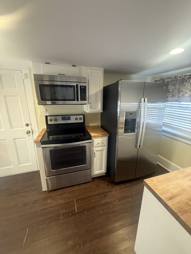 Building Photo - 303 W Parrish Dr