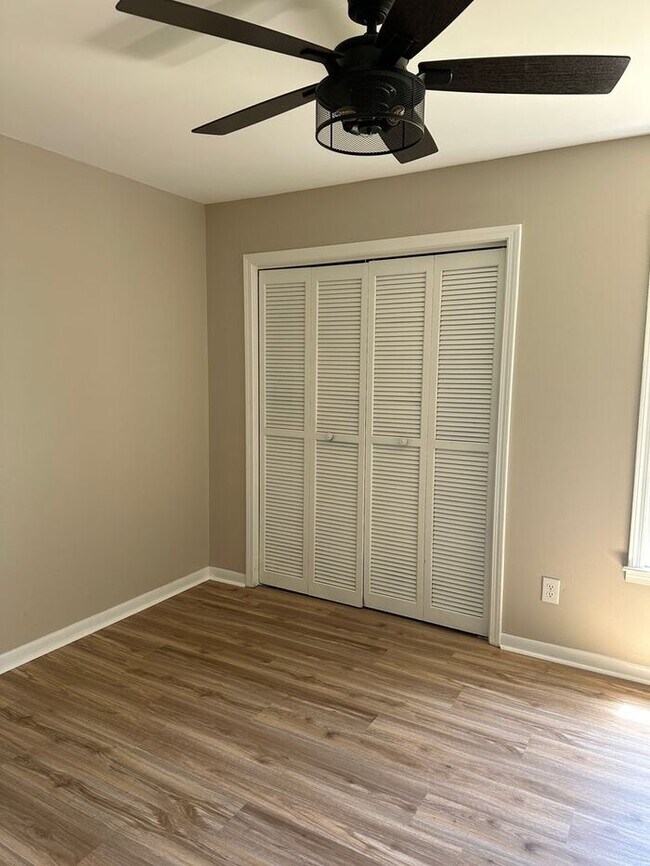 Building Photo - Newly Remodeled Home in Southeast Columbia