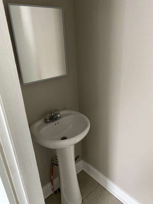 Building Photo - 137-137 Birkett St