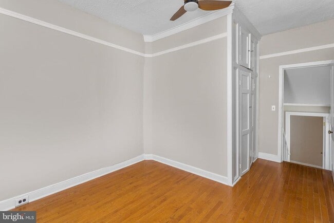 Building Photo - 22 Thompson St