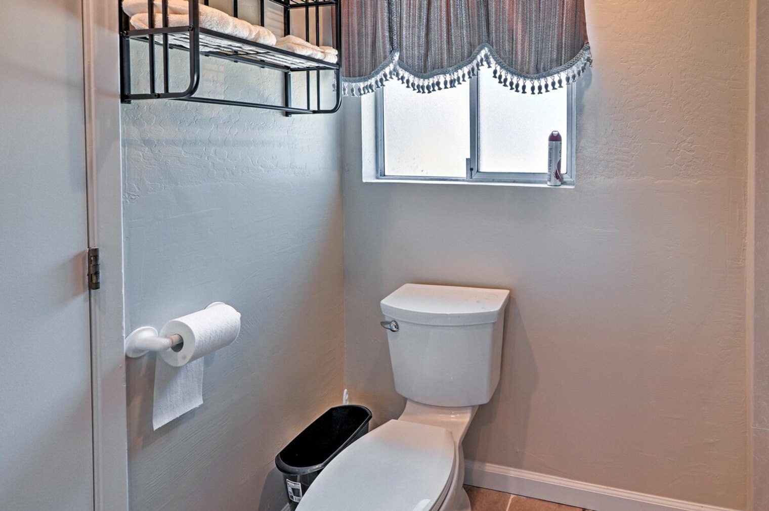 Building Photo - 10505 Center Ave