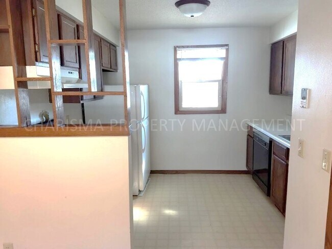 Building Photo - 2 BD - WHEN LOCATION, COMMUNITY AND PRICE MATTER...THIS IS THE PLACE FOR YOU!