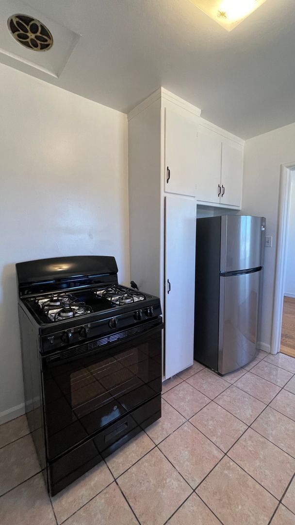 Building Photo - 1910-1910 42nd Ave