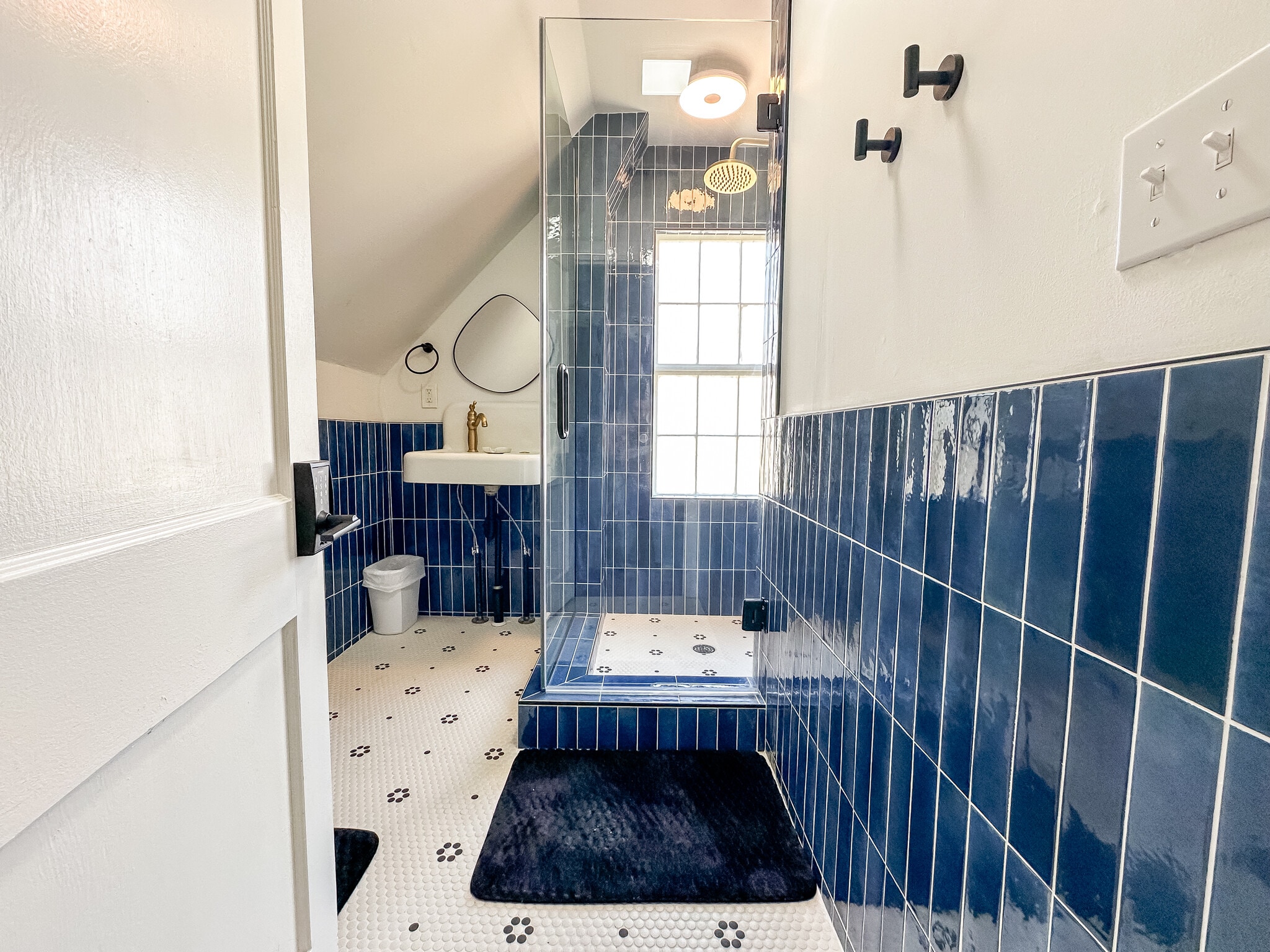 Building Photo - 508 W Chisholm St