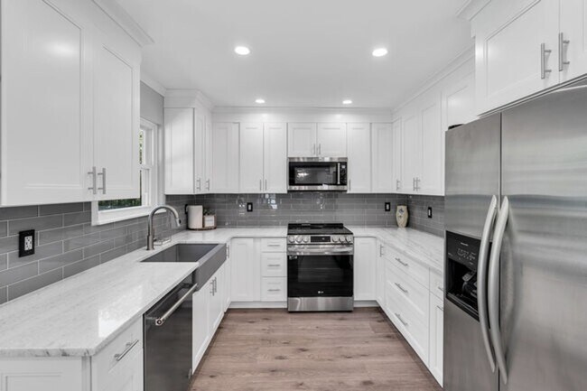 Building Photo - Private Cul-de-Sac Living: 4BR Home with Pool & Geothermal HVAC