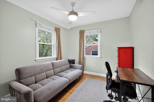 Building Photo - 9302 W Parkhill Dr