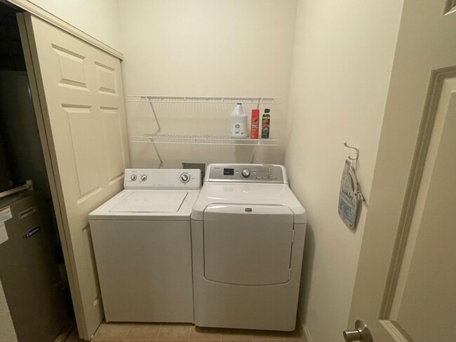Building Photo - AVAILABLE NOW!!!  Beautiful 2 bedroom, 2 b...