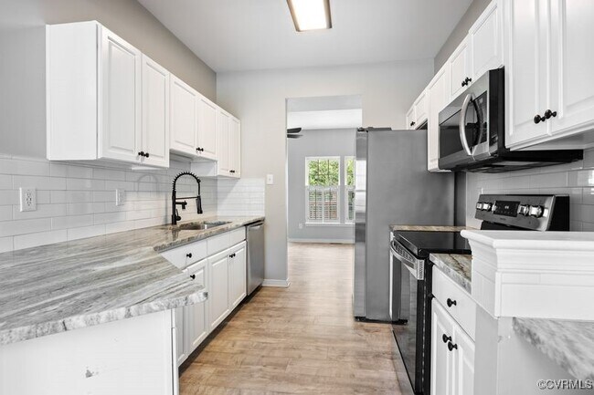 Building Photo - 2805 Queensland Dr