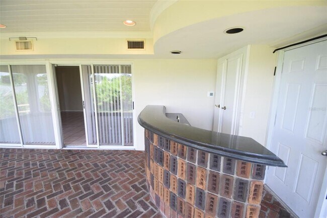 Building Photo - 1204 Honeytree Ln W