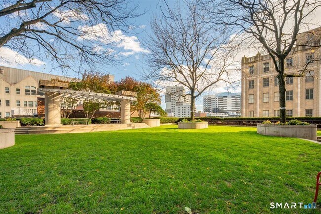 Building Photo - 127 Greyrock Pl