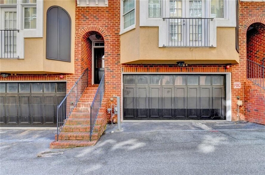 Building Photo - 813 Clifton Heights Ln NE