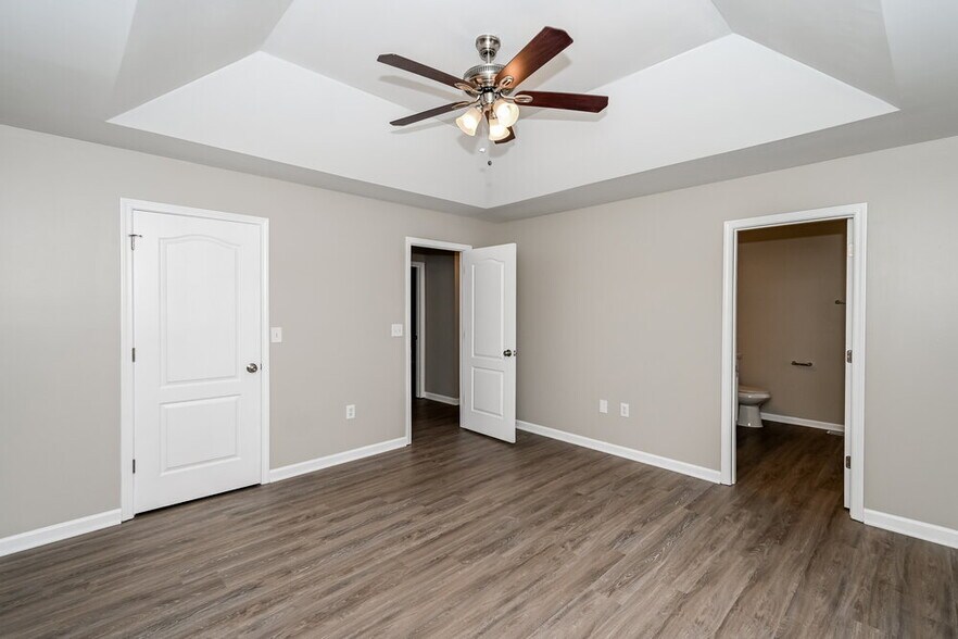 Building Photo - 6401 Harvester Cir