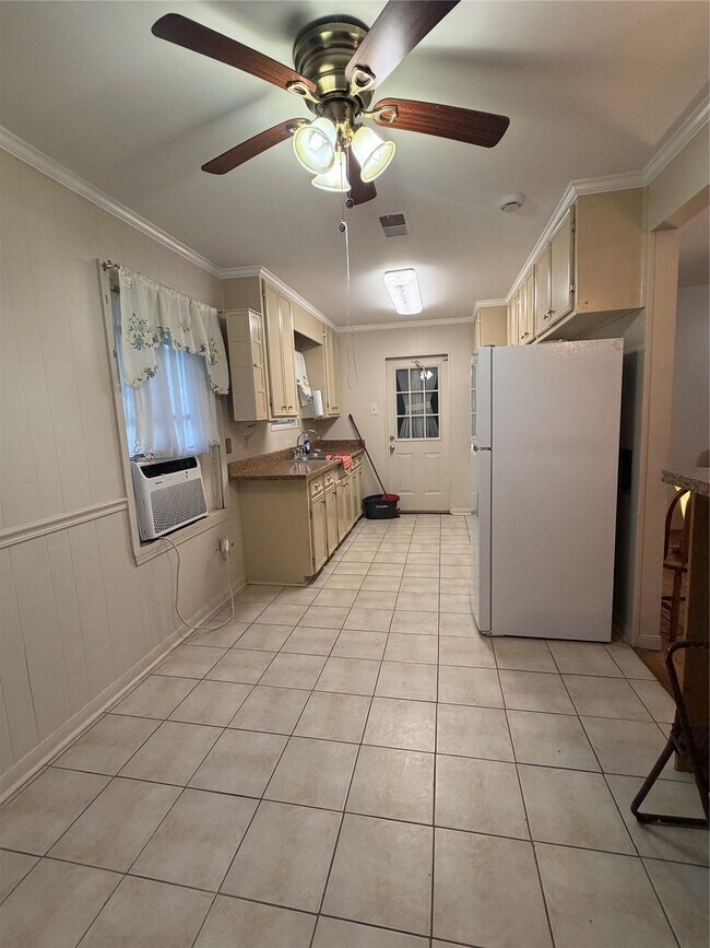 Building Photo - 8602 Glenlea St