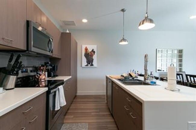 Building Photo - West Side Manhattan Townhome Available July 1!