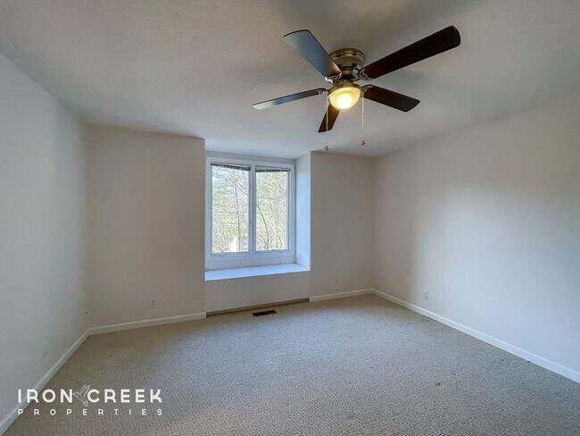 Building Photo - Beautiful 3-Bed/3.5-Bath Home in Gated Fai...