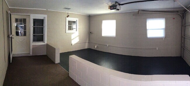 Building Photo - 823 N Arlington Ave