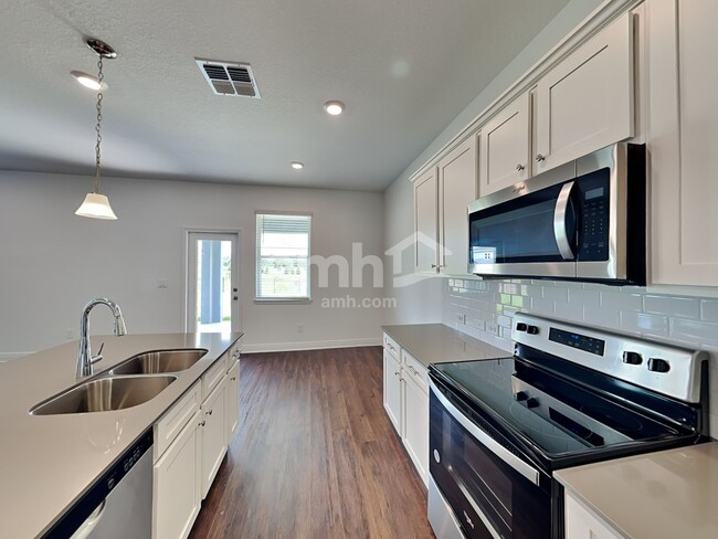 Building Photo - 14628 Cedar Ml Dr