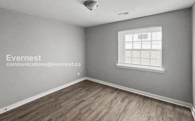 Building Photo - 1018 4th Ave W