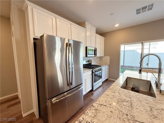 Building Photo - 525 Mossy Cup St